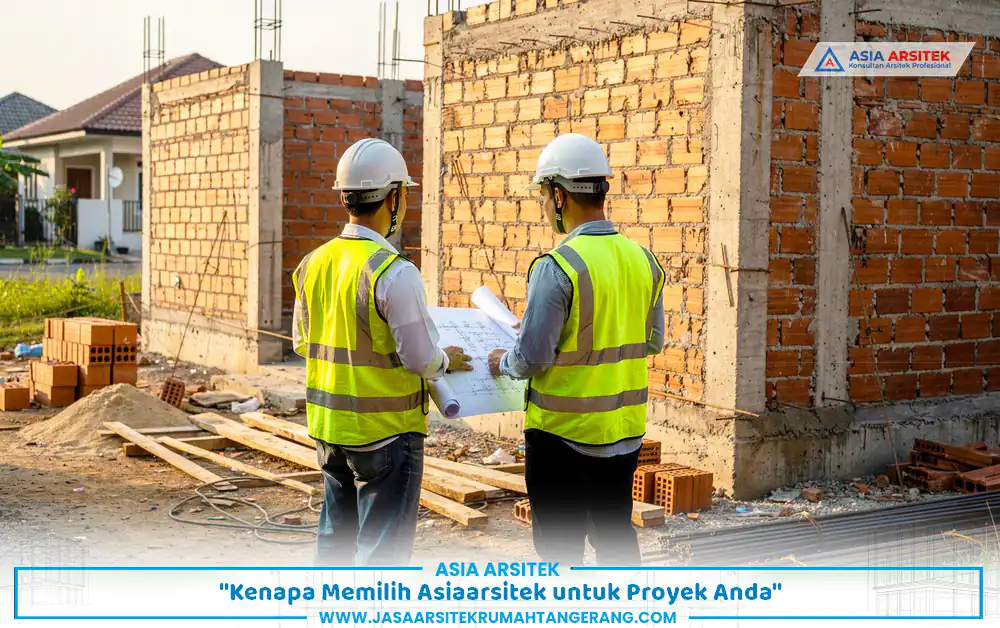 tim profesional mengawasi proyek biaya bangun rumah 100m2 Tangerang di lapangan
